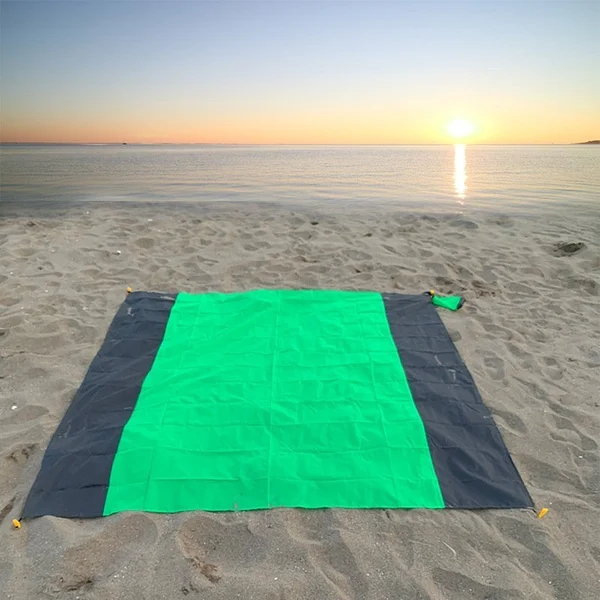 Ultimate Lightweight sandless beach mat Moonqo