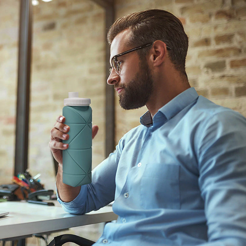 Foldable silicone sports bottle