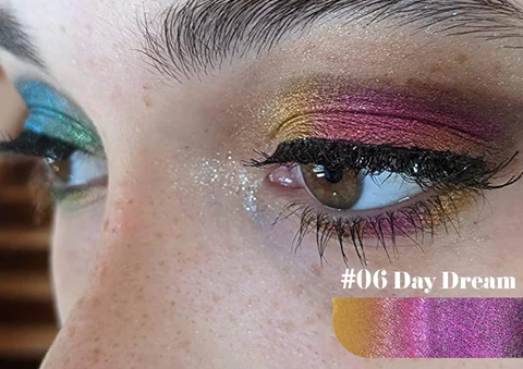 Chic-Chat™ Multi-Chrome Eyeshadow - Image 6