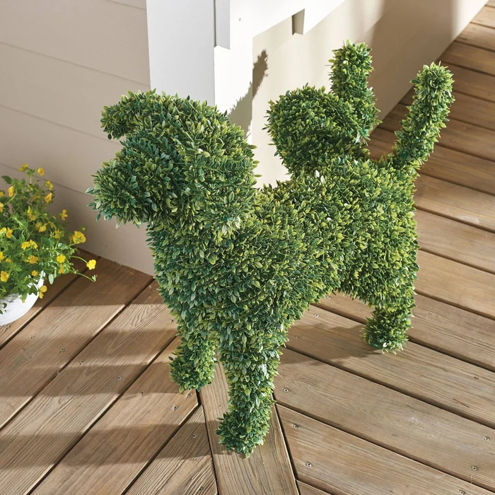 Decorative Peeing Dog Topiary - Image 3