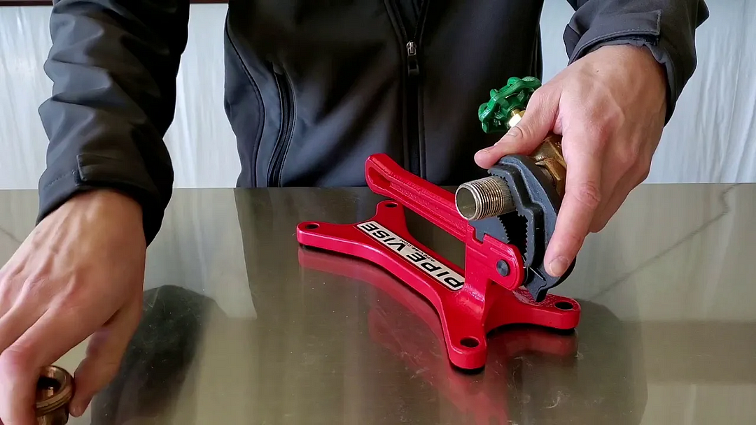 The Bigfoot Ultralight Aluminum (APV01). 1.5" Capacity.