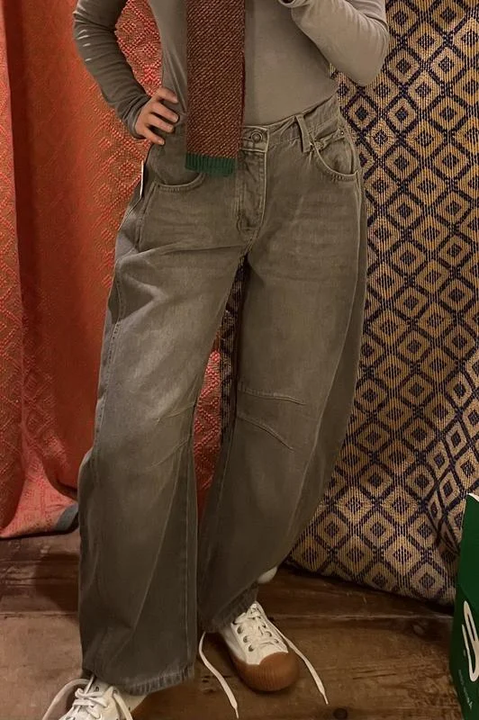 Mid-Rise Barrel Jeans - Image 10